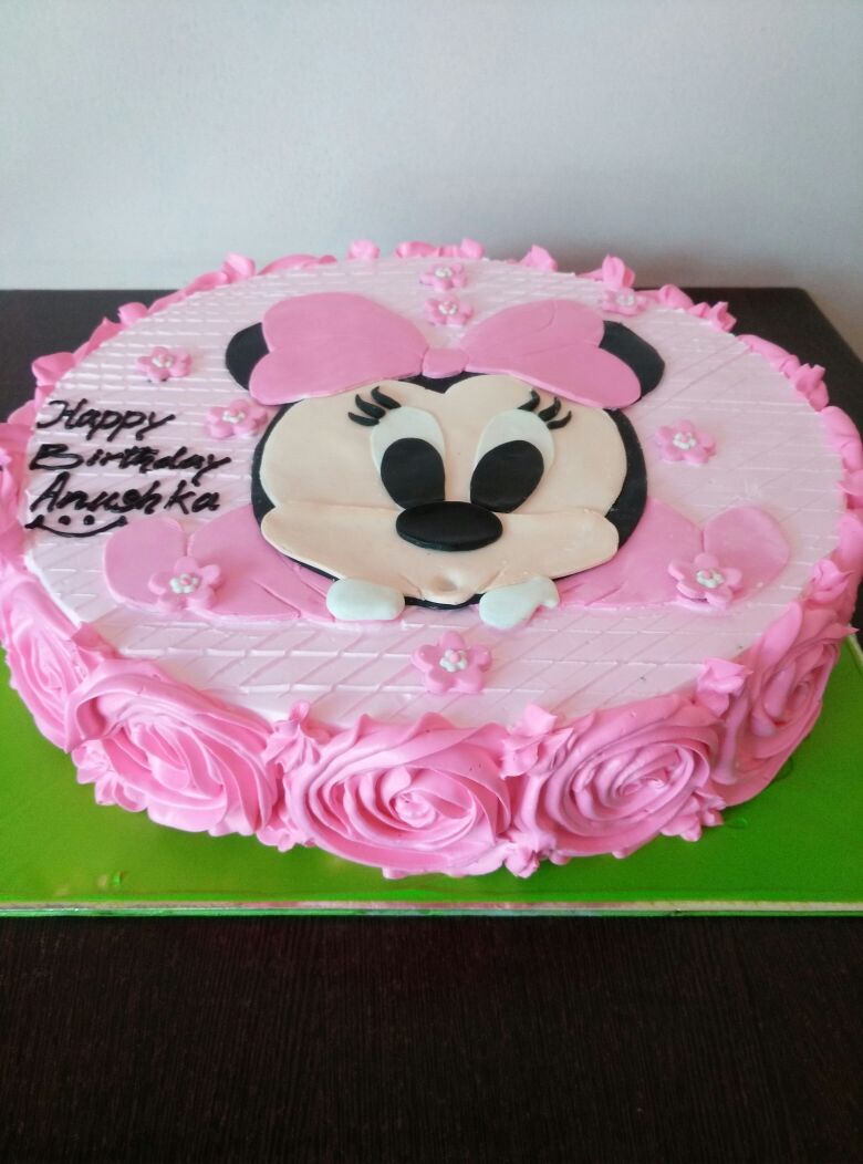 Mini mouse cake